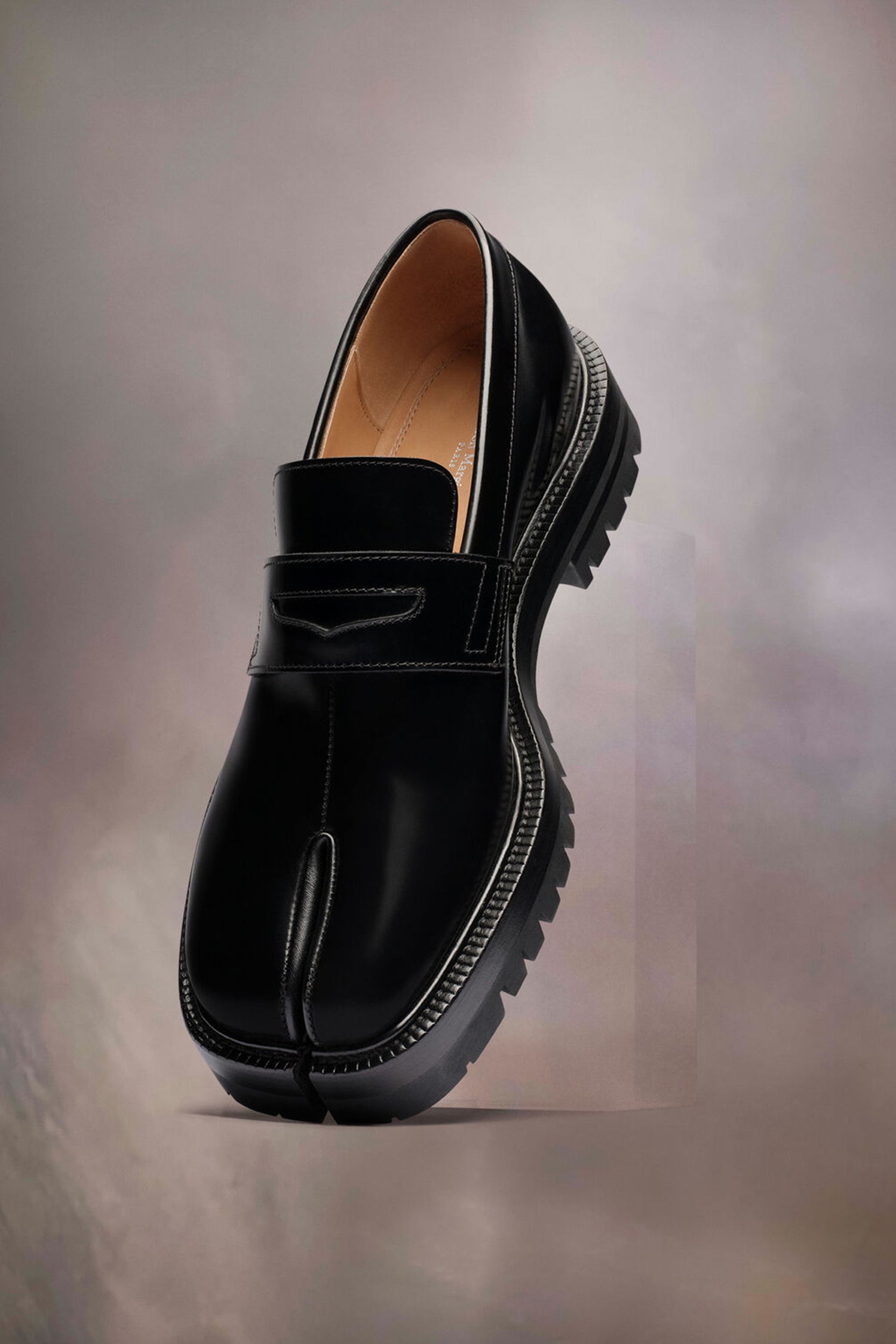 TABI COUNTRY LOAFER IN BLACK, SS24
