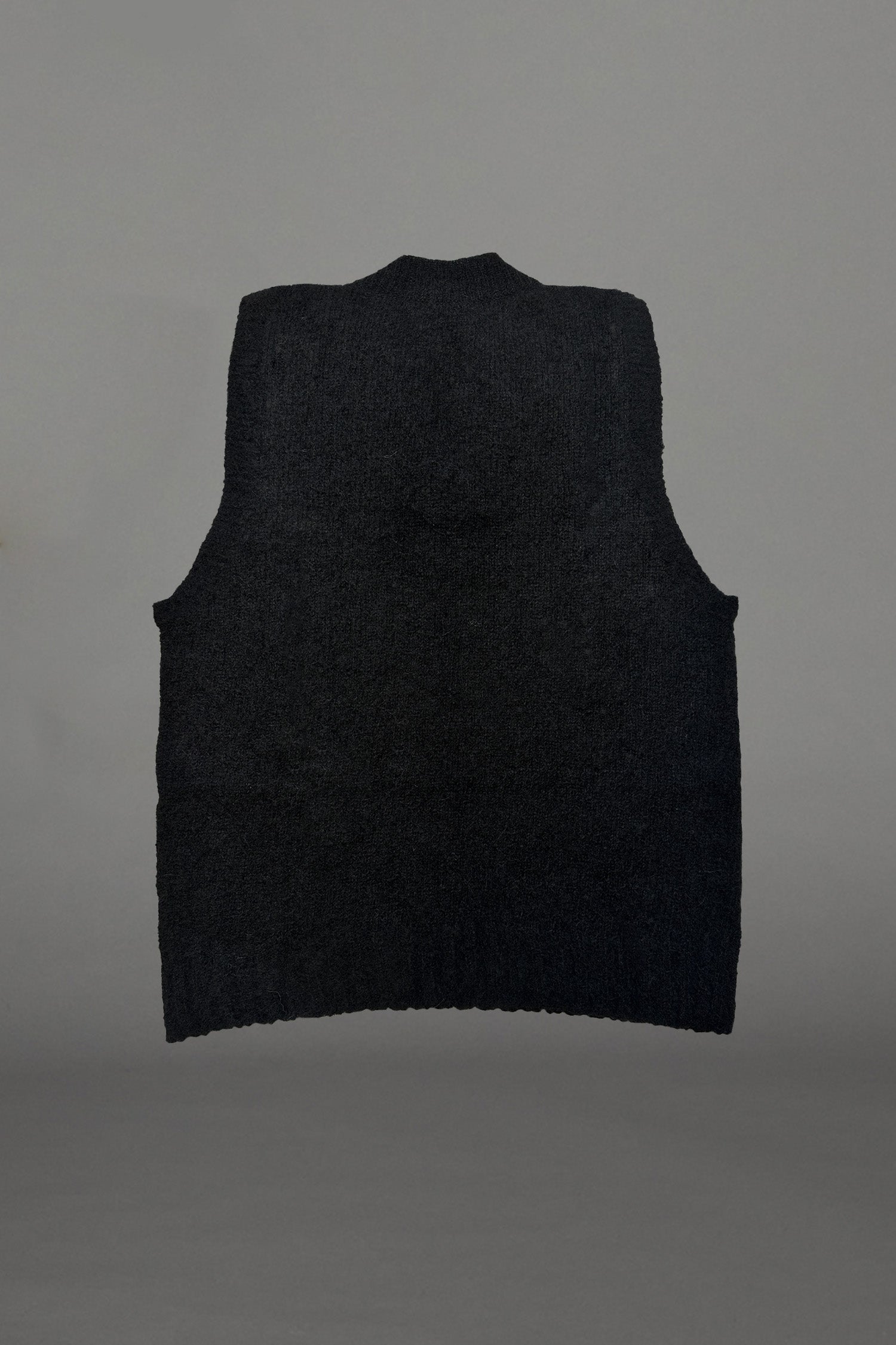 ALPACA VEST IN CARBON, W24