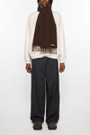 SKINNY FRINGE WOOL SCARF IN BROWN MELANGE