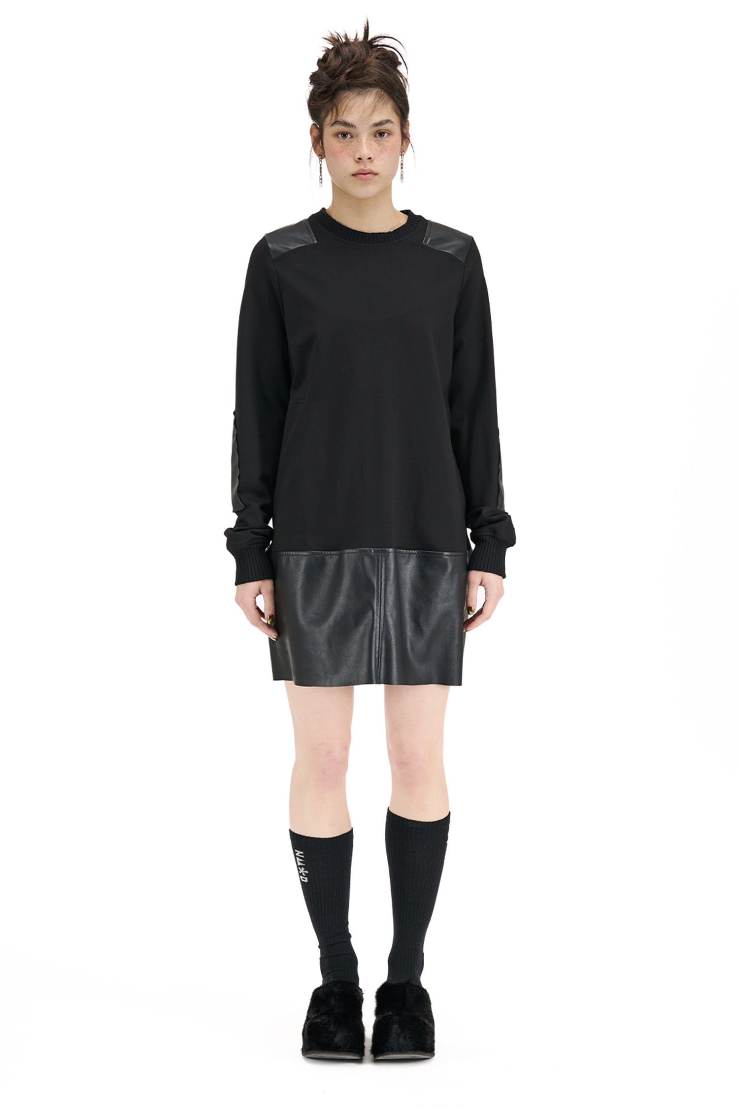 BLOCK-OUT TUNIC IN BLACK, W25