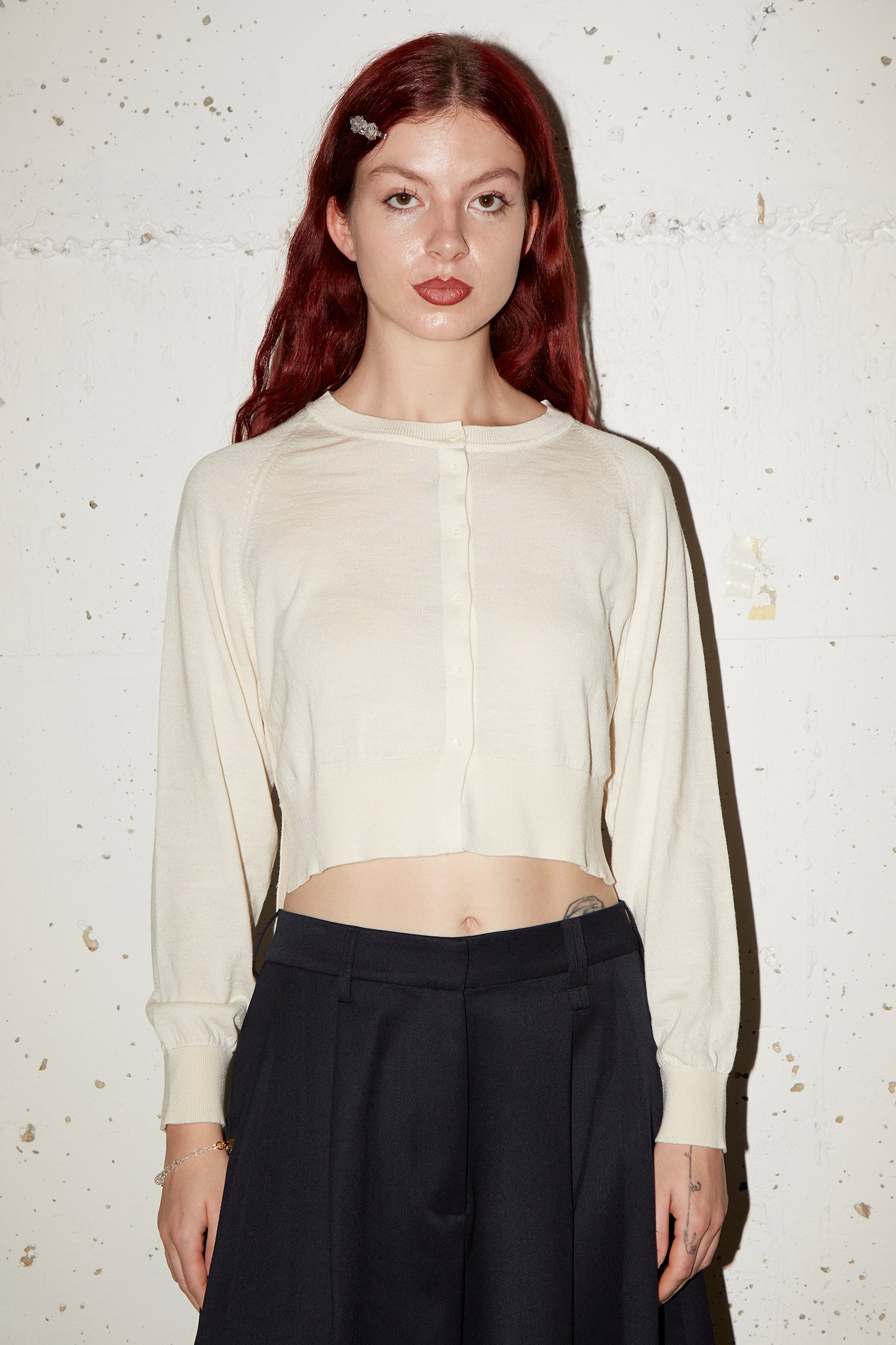 FITTED CROPPED CARDIGAN IN CREAM AW23 Zambesi Store