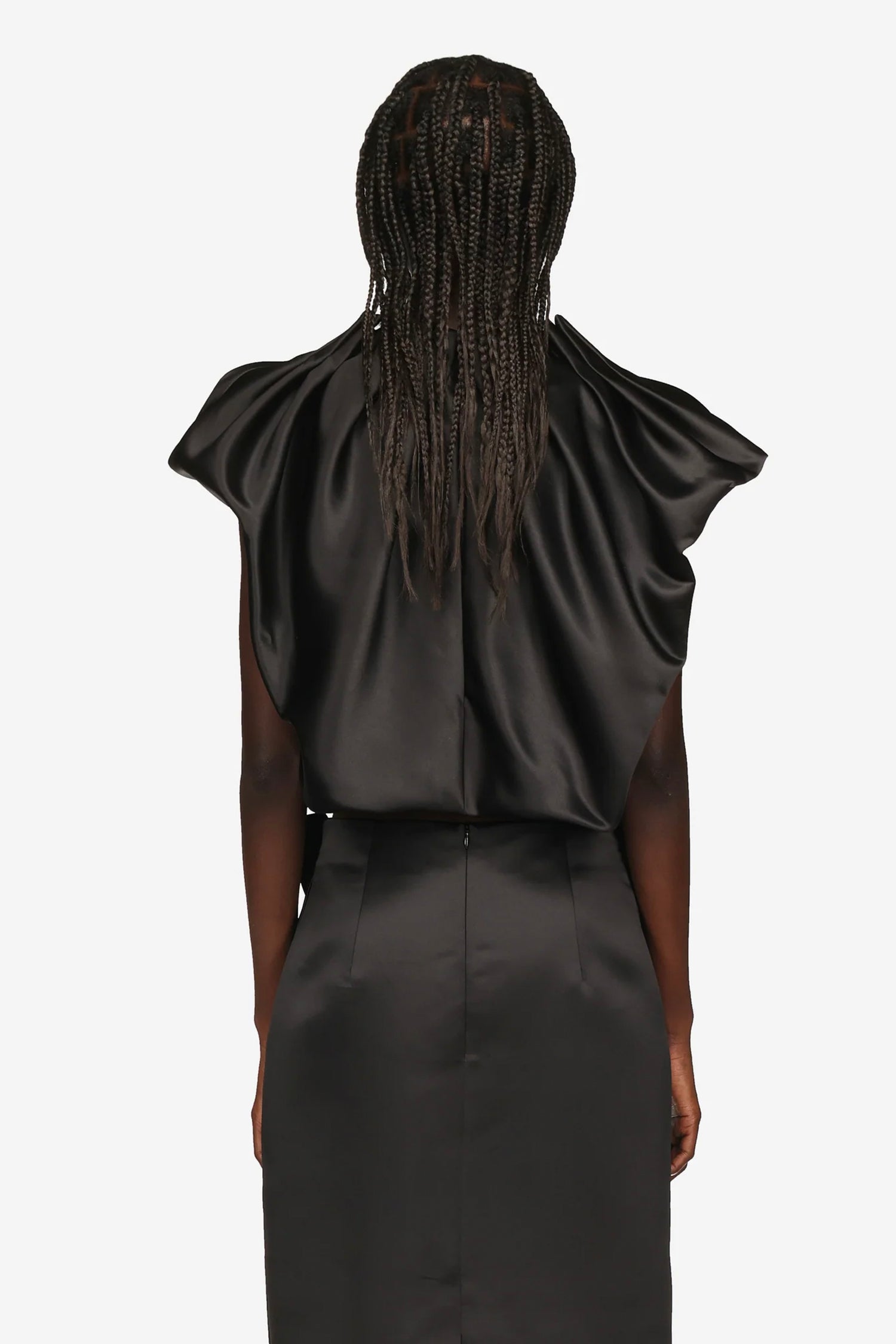 PLEATED NECK TOP IN BLACK, SS24