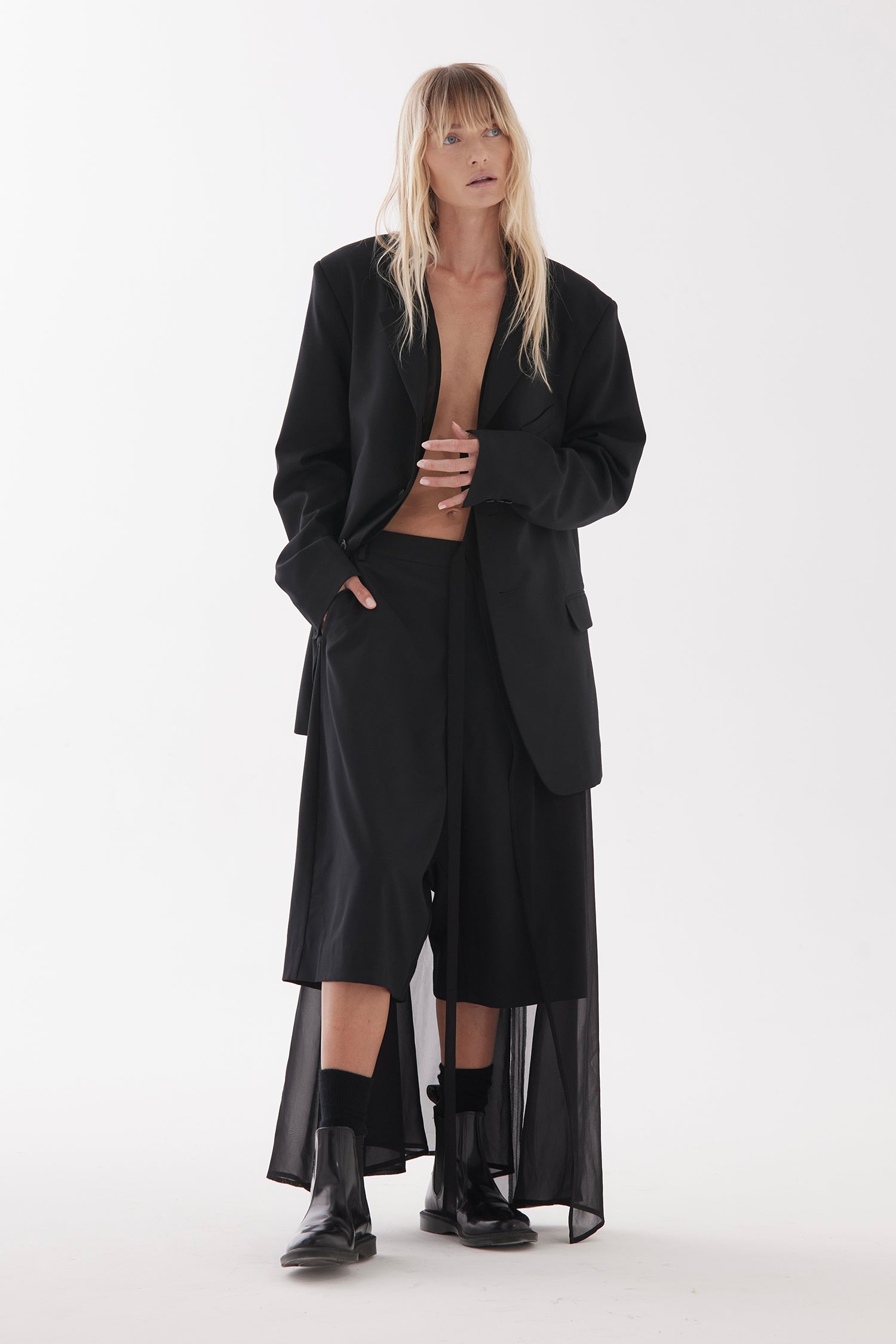 GAUCHOS IN SUITBLACK, W25